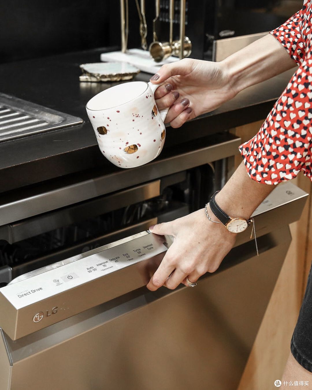 洗碗机洗一次碗耗时那么长，是否耗水又耗电？