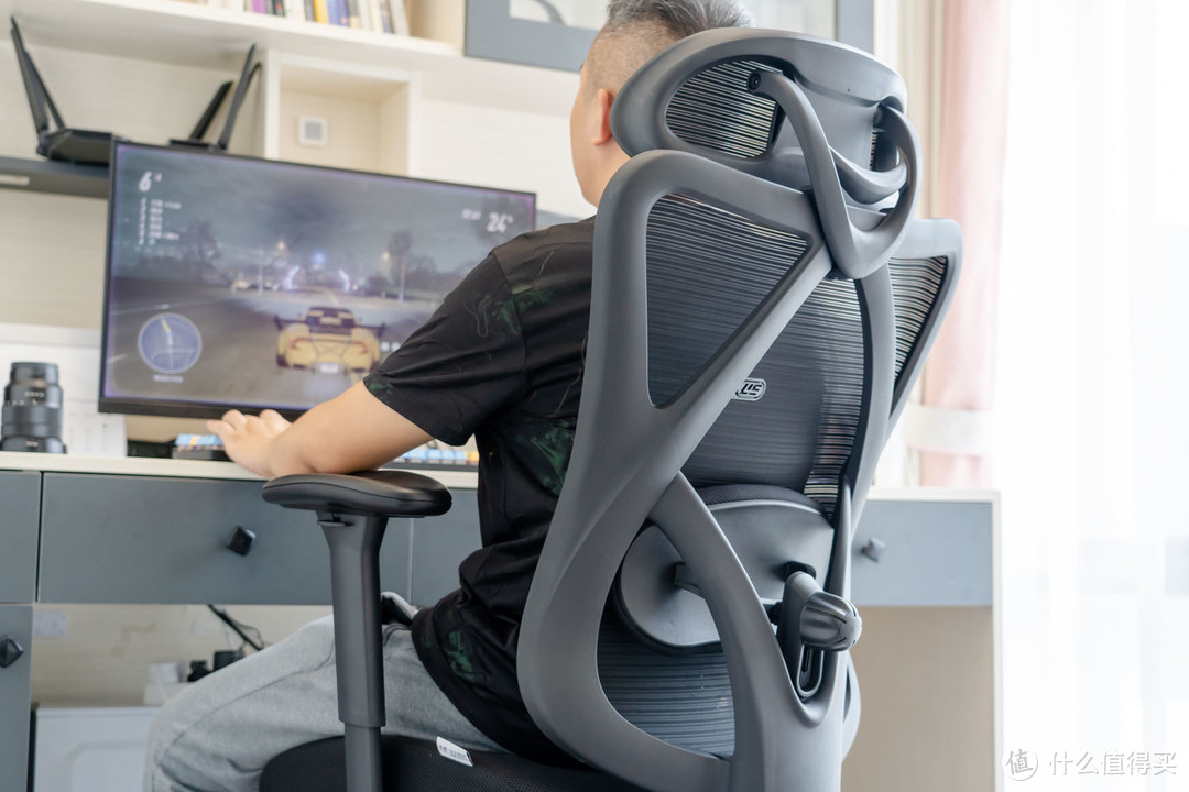 永艺人体工学椅评测：精准贴合，放松肌肉，久坐办公也轻松
