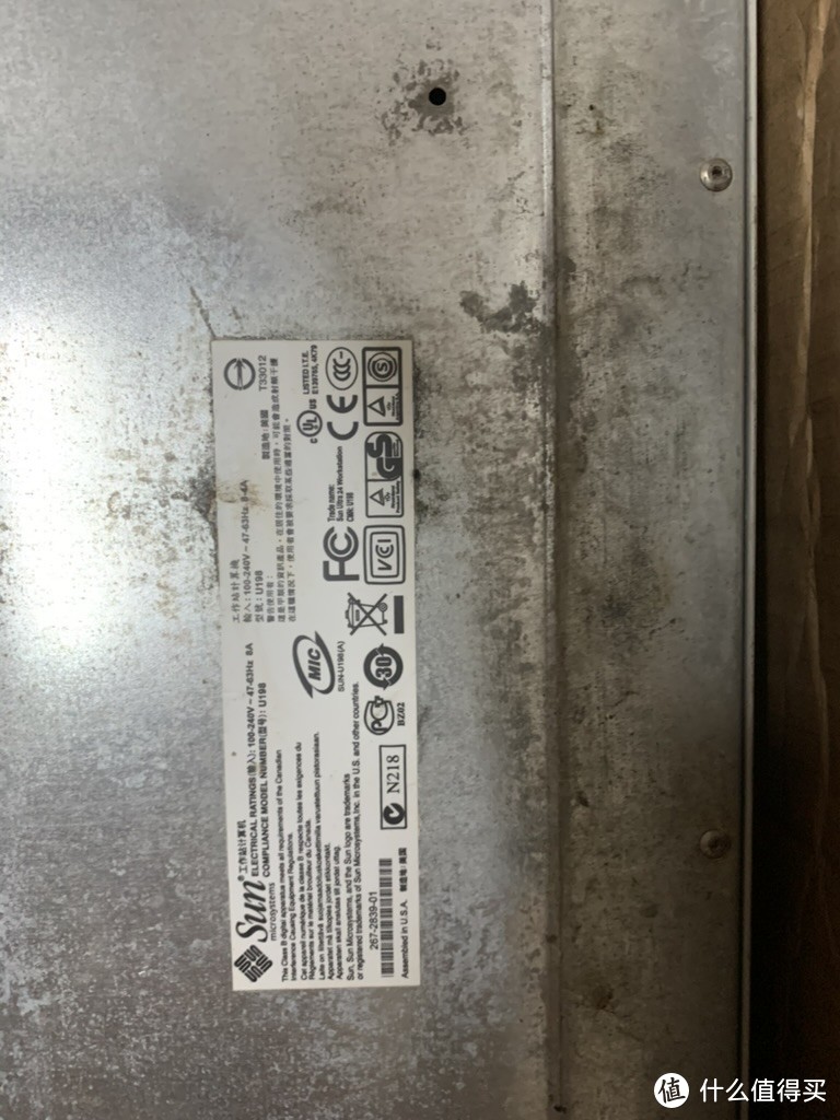 机箱底部的标签（甚至是Made in USA）
