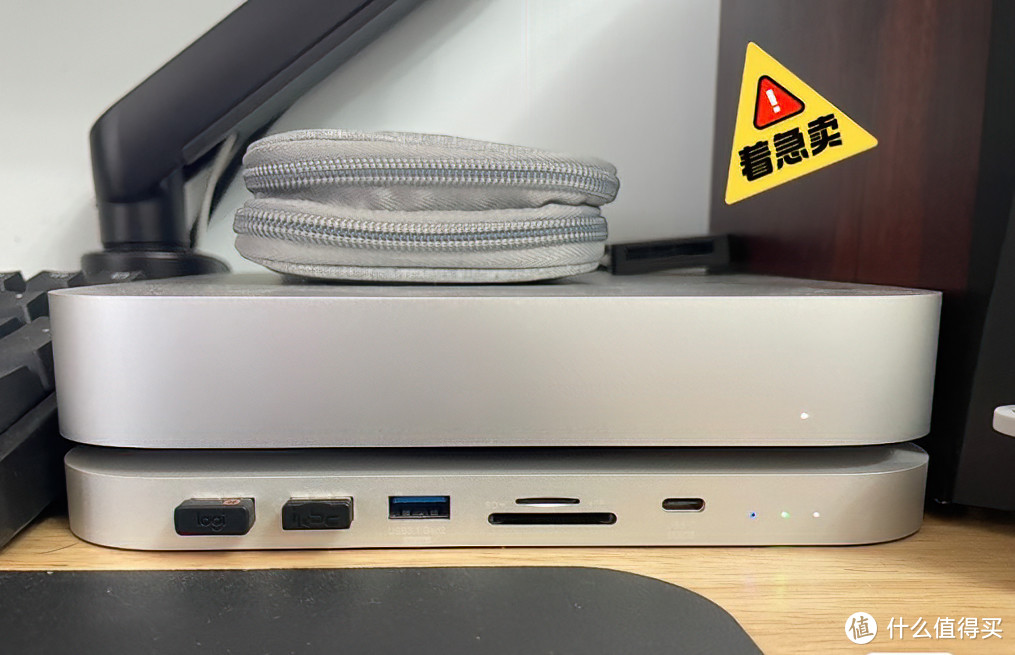 上图是第一台Mac mini挂闲鱼用手机拍的