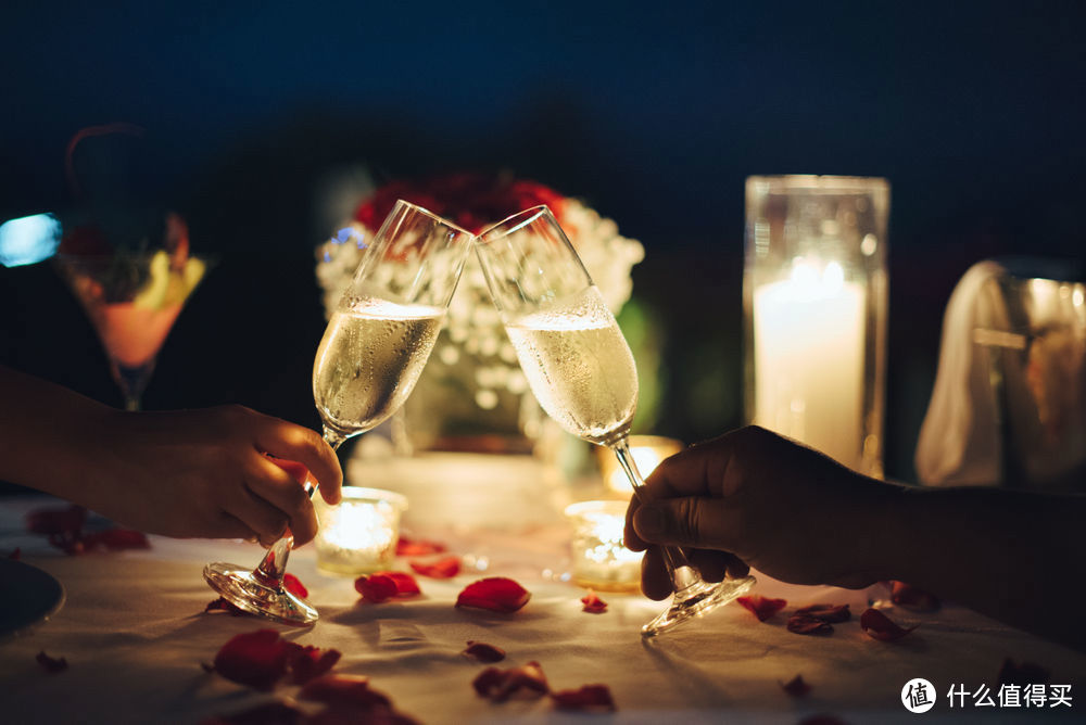起泡葡萄酒总是代表温馨、浪漫，具有超强的仪式感