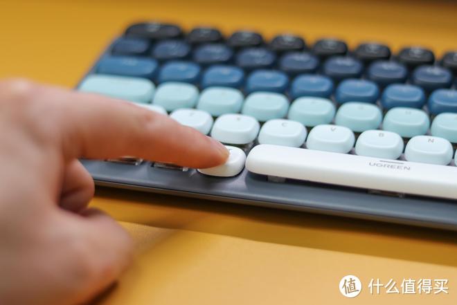 高颜值好手感的桌搭神器，绿联fun+键盘详细体验报告