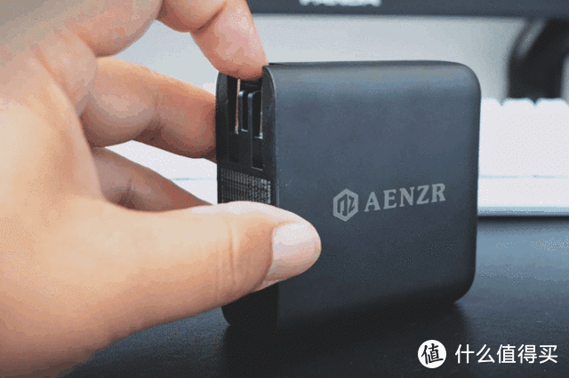 桌搭布局合理化 四孔AENZR恩泽氮化镓充电器 130W功率解决大问题