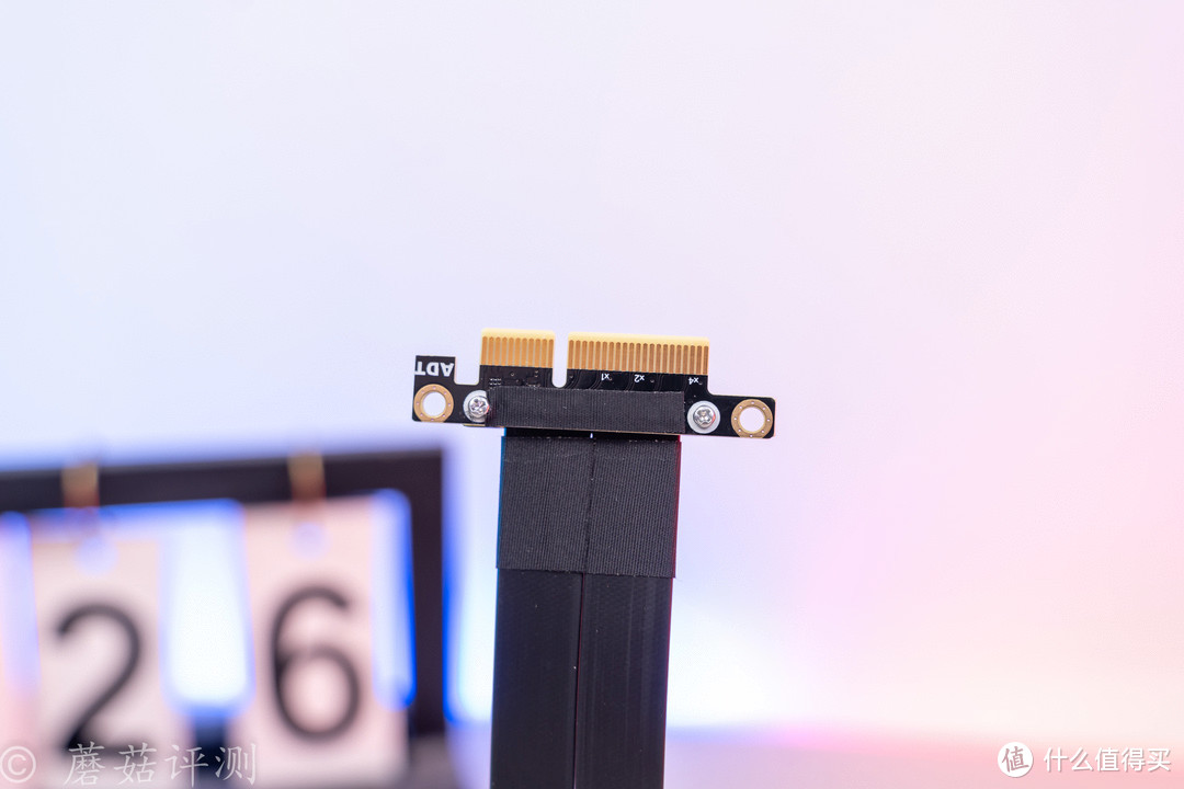 一根小小的PCIe延长线，巧妙解决一些硬件安装兼容性问题