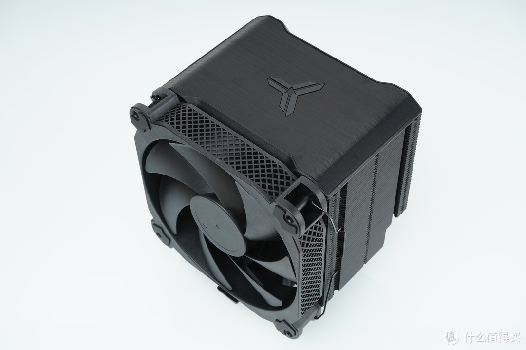 纯黑、紧凑、豪华，分形工艺Pop Air+ XPG D5 RO姬联名内存装机分享