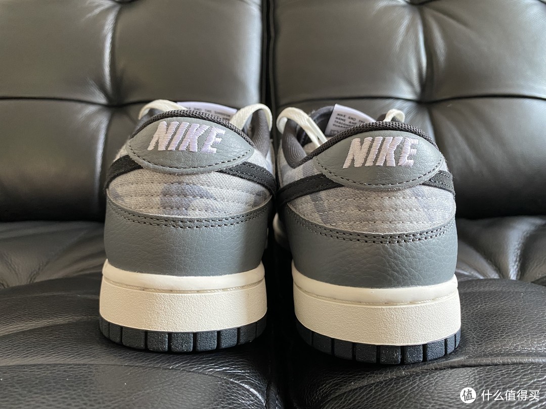 印满钩子的Nike Dunk Low Copy Paste