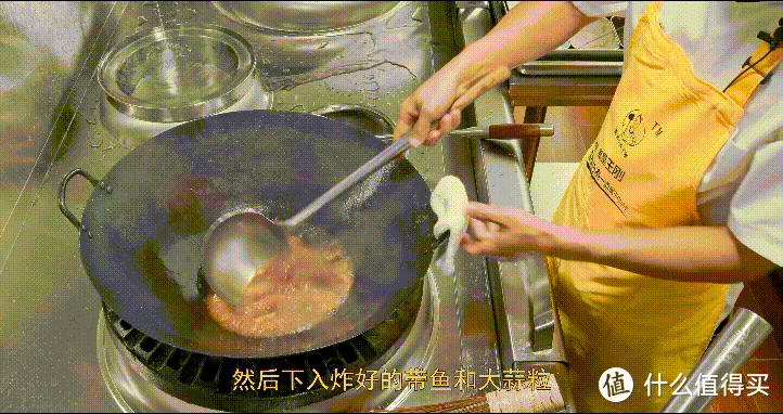 厨师长教你：“青椒烧带鱼”的家常做法，汤汁浓郁，色味俱佳