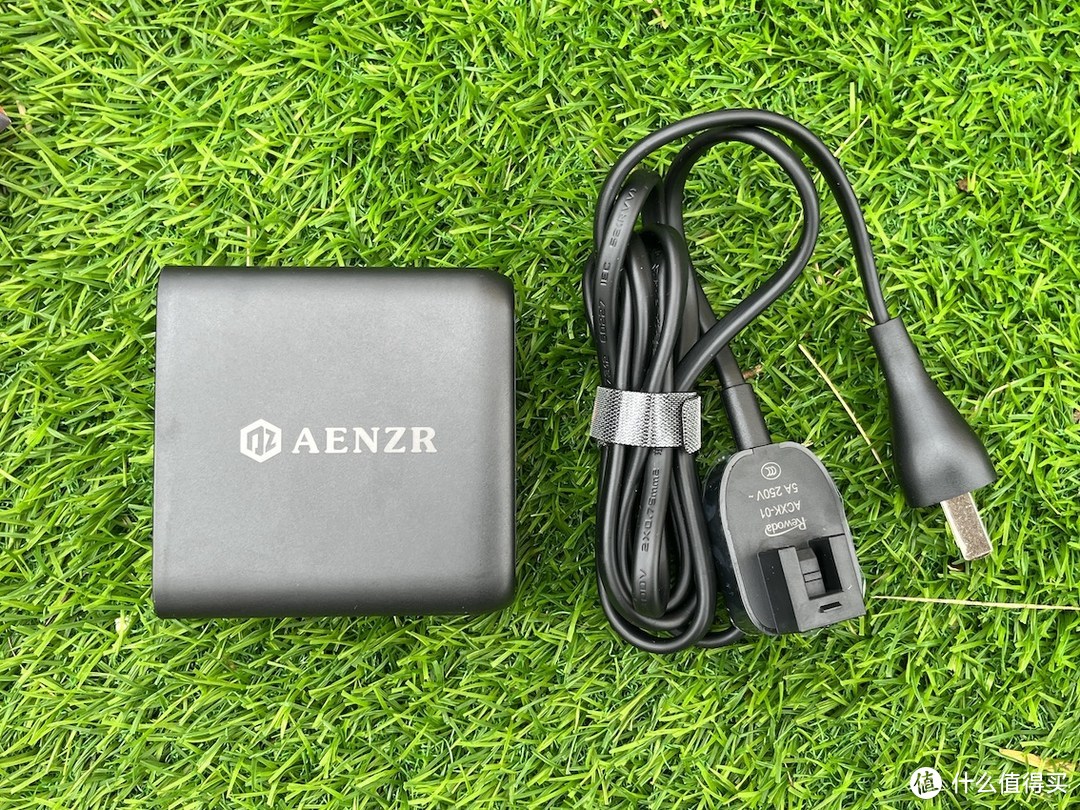 AENZR 氮化稼充电器：130W超大功率，4台设备同时充电