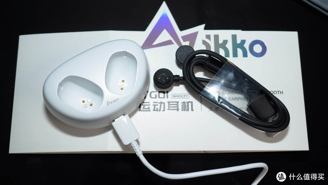 以一当二，充电舱加持 iKKO 艾刻ITG01骨传导蓝牙耳机