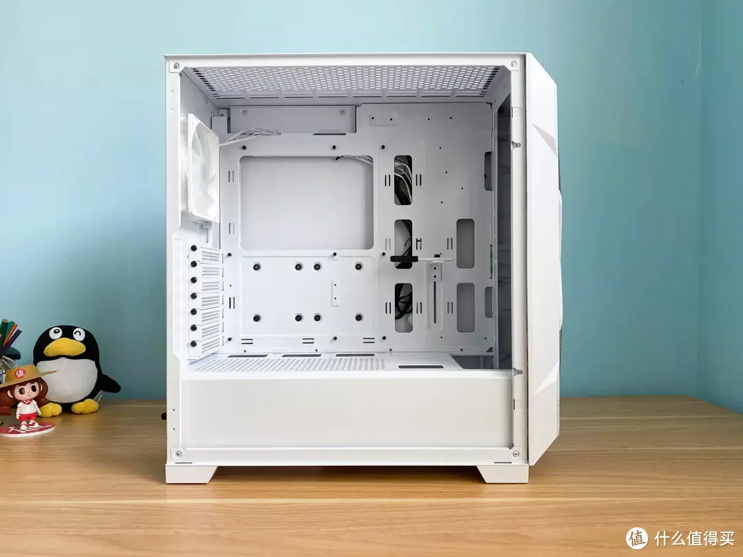  白色电脑好看还是黑色电脑好看？实际安装对比，一看便知
