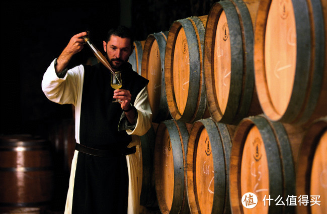 西多会的修士有钱有地位，推动了勃艮第黒皮诺的种植酿造