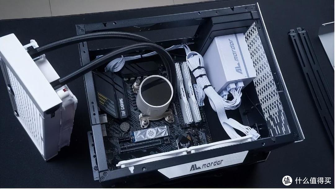 女票说喜欢小电脑，给她配了一台，ALmordor铝箱+白色SFX电源650W