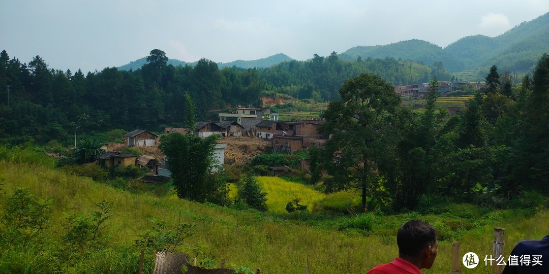 大山里的村子。近年拍摄。
