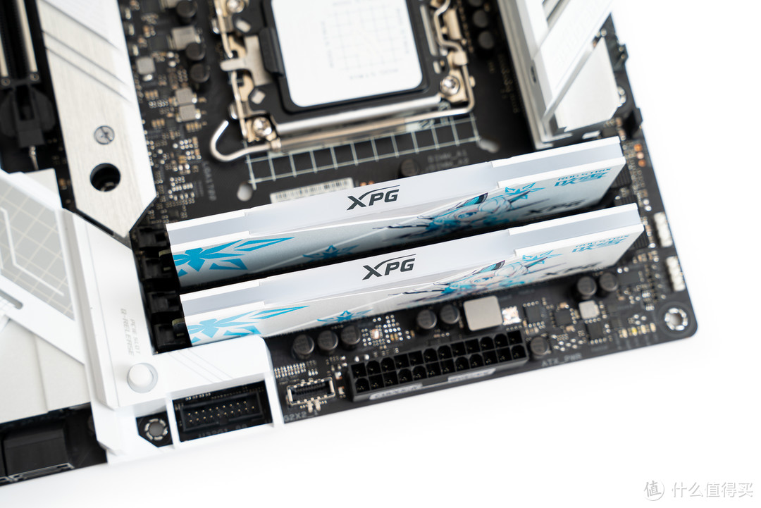 XPG 龙耀 DDR5 吹雪联名内存 DDR5 6000MHz 16GB × 2 开箱分享