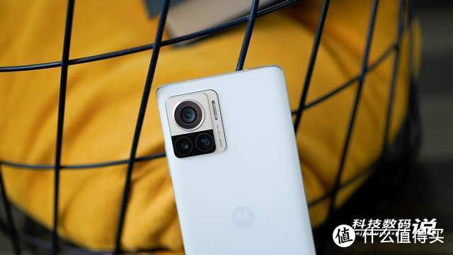 moto X30 Pro深度测评：全球首发2亿像素大底影像，体验如何？