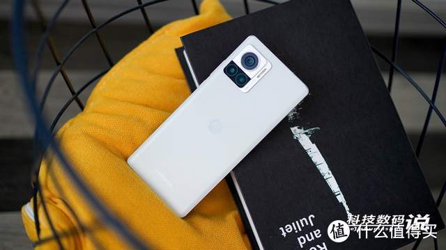 moto X30 Pro深度测评：全球首发2亿像素大底影像，体验如何？