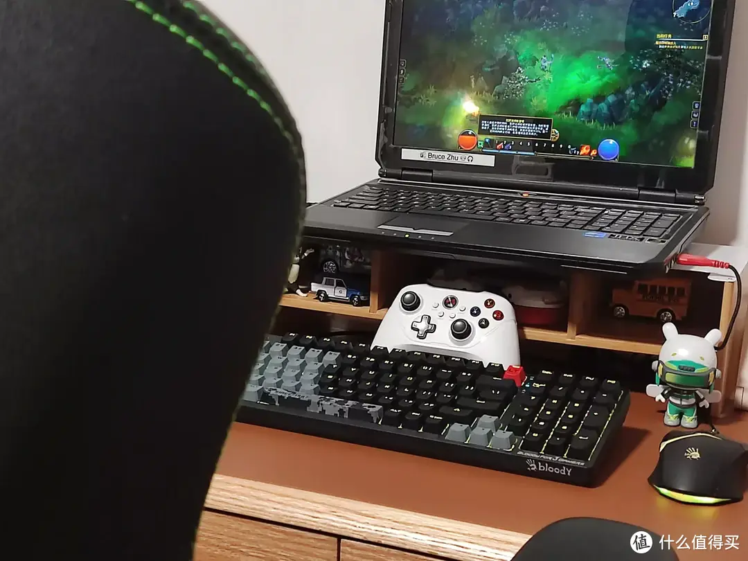 游戏玩家神器，支持3玩家3变速：血手幽灵T98 机械光轴键盘体验