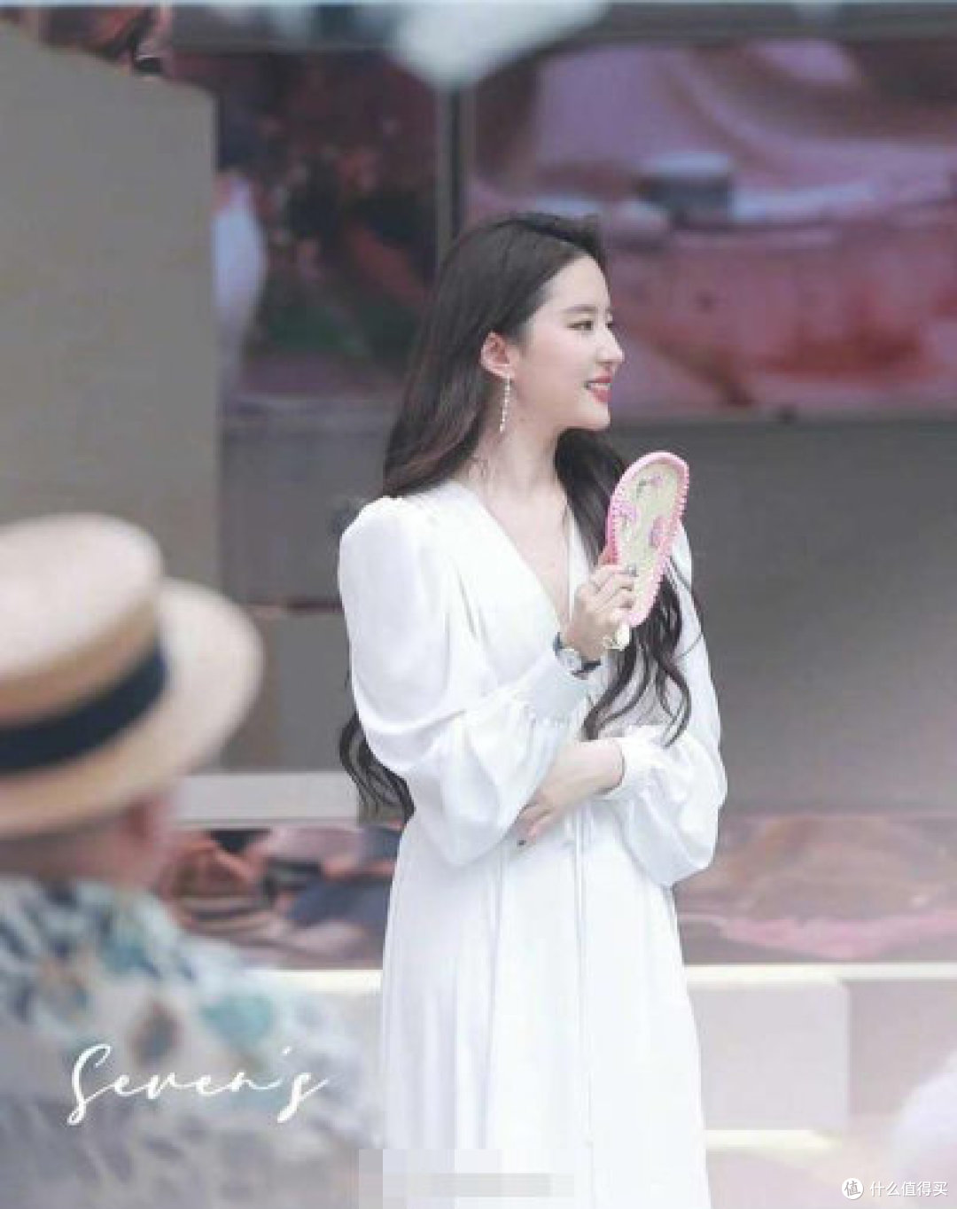 刘亦菲白色长裙生图被夸天仙下凡,普通女孩如何穿出仙气感?