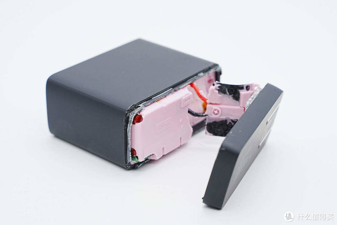 拆解报告：Anker安克140W USB-C氮化镓充电器A2341