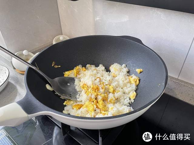 中式厨房极致炒菜体验｜居派GiPP 钢铲王不粘炒锅评测