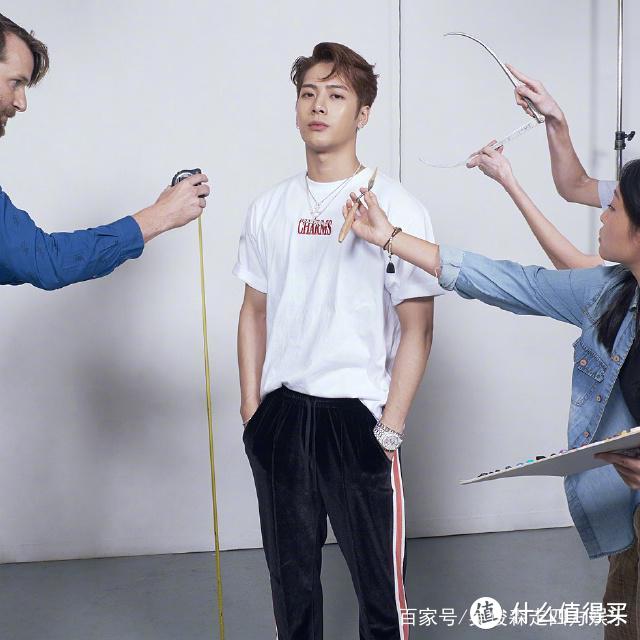 王嘉尔登Billboard中国首刊封面，学会这些穿搭技巧，175cm秒变185cm！