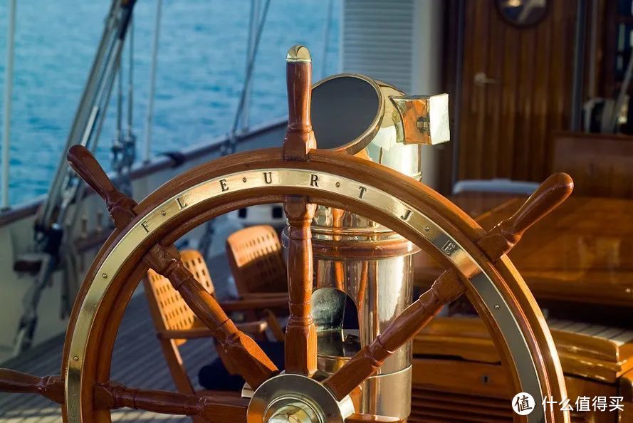 青铜和木头制作的船舵