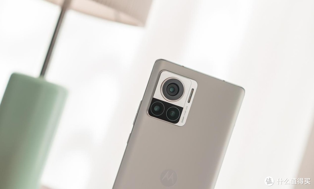 moto X30 Pro：开启手机影像2亿时代，更是诚意满满的全能旗舰