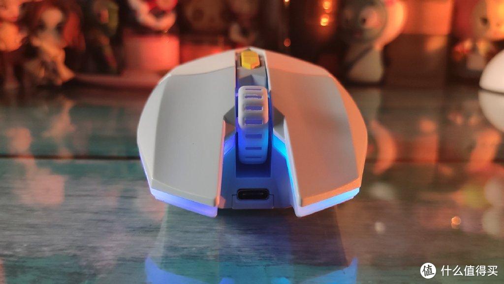 达尔优EM910pro有线无线双模电竞鼠标自带炫酷RGB灯效你值得拥有