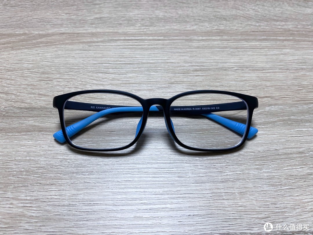 小小年纪近视300度!孩子视力控制不住怎么办?那就试试蔡司小乐圆镜片