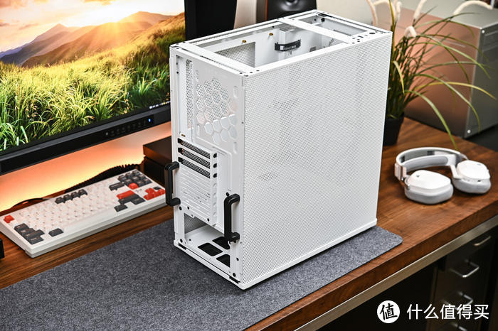 抽拉式 ATX Mesh 机箱——乔思伯 VR4 装机展示