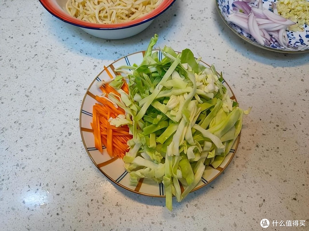 北方人爱吃的炒饼怎么做才好吃？多加一个步骤，喷香入味特别好吃