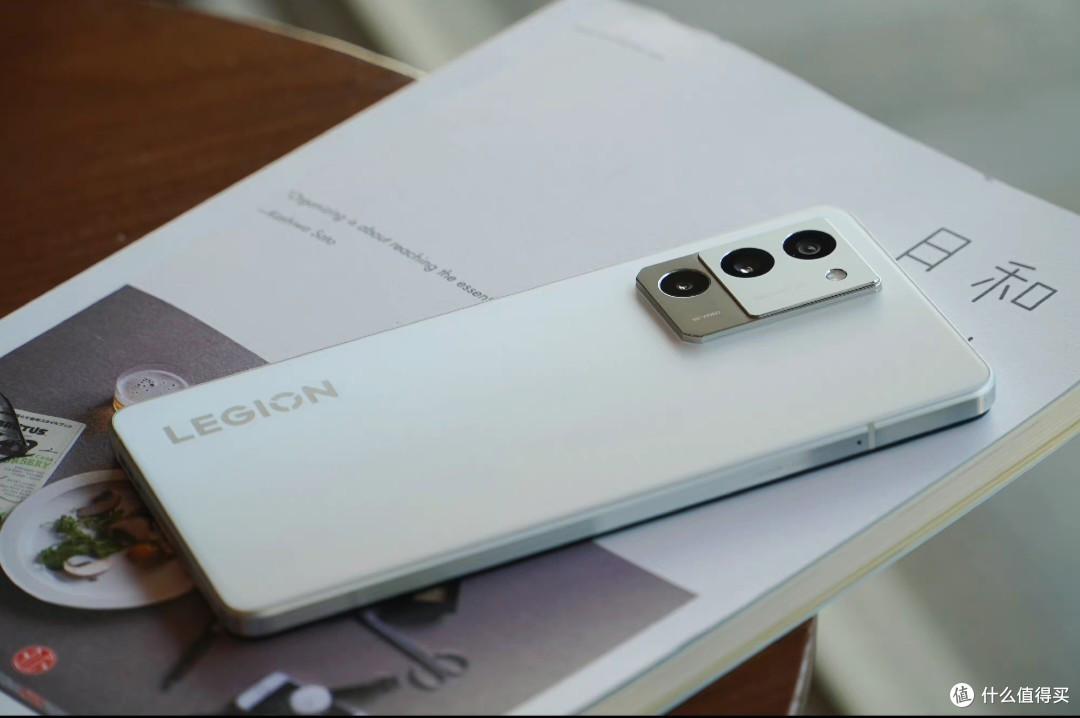 联想拯救者y70冰魄白开箱图赏