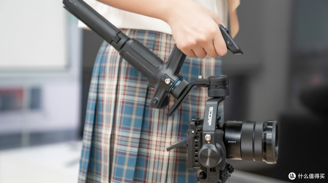 轻量化的单兵拍摄稳定器,飞宇scorp  mini稳定器体验