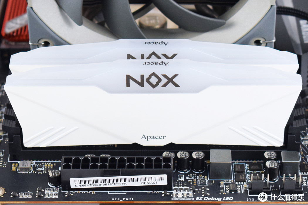 宇瞻NOX暗黑女神DDR4 3600白色版套装开箱试玩：纯白主题装机优选