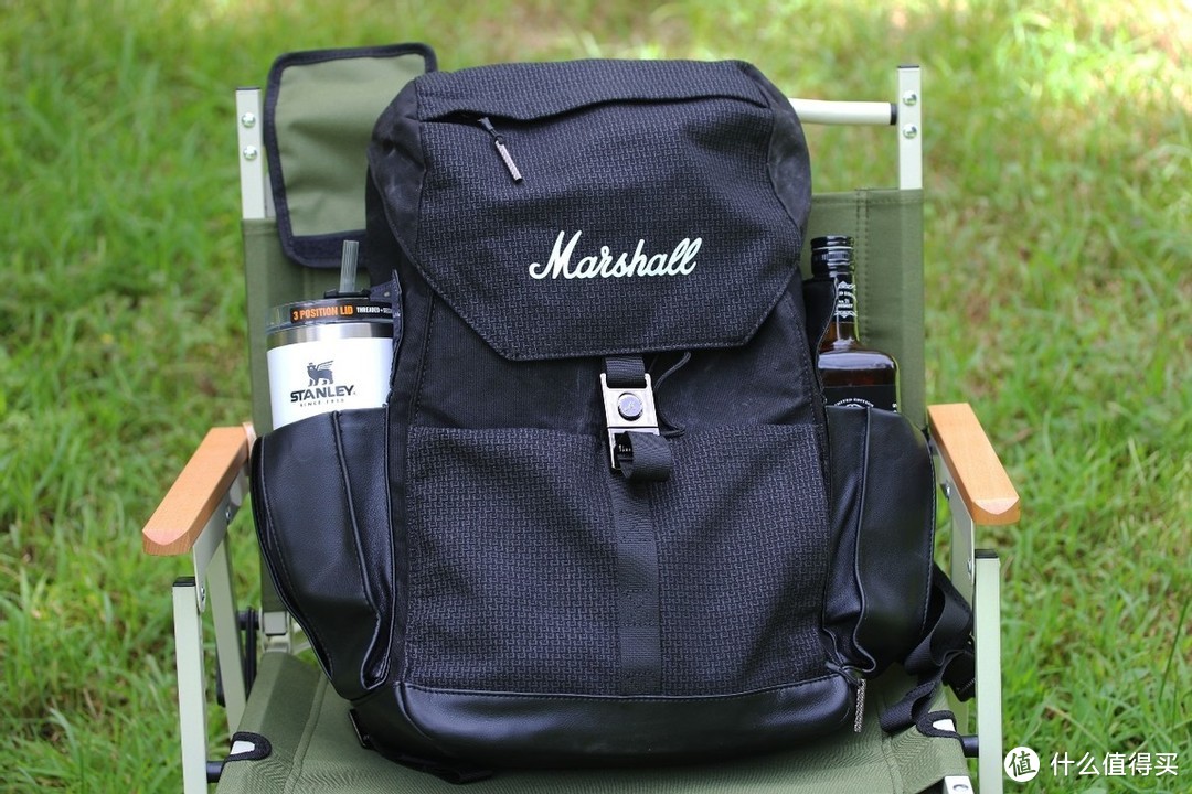 你知道马歇尔Marshall有户外用品吗？马勺酒壶、背包、外套三件套小晒