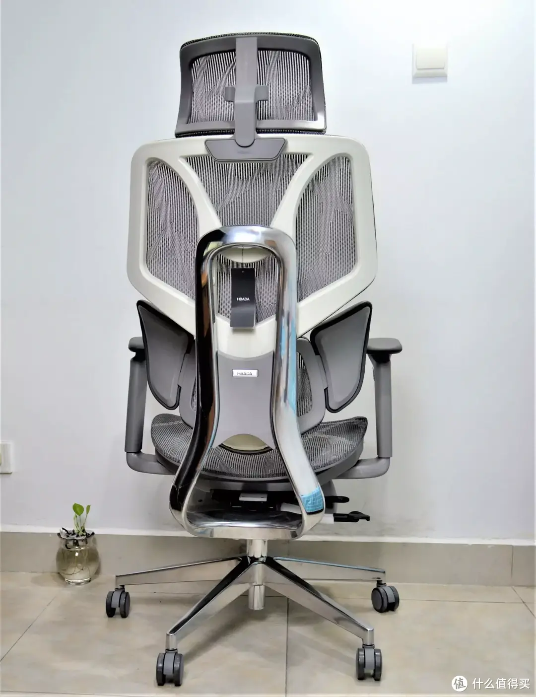 久坐如何更护腰？黑白调E3人体工学椅，“承托”业务很抗打