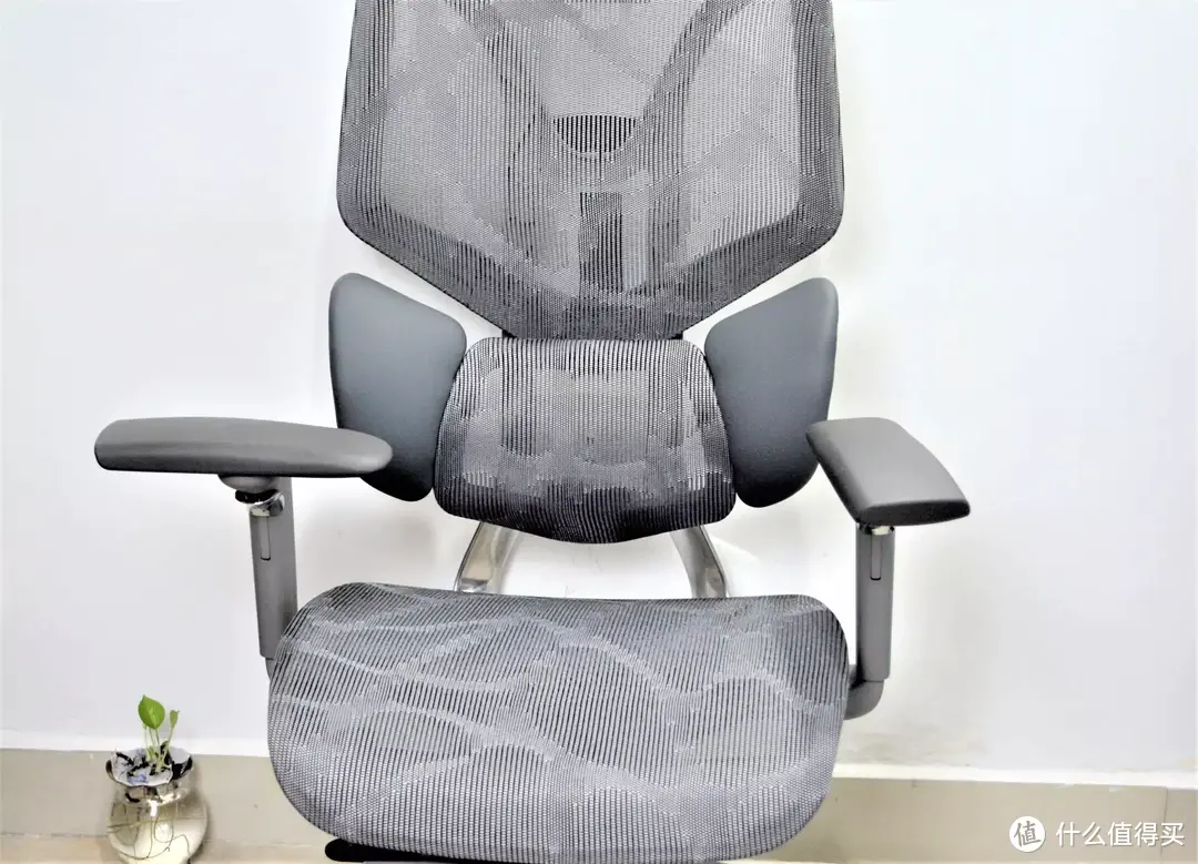 久坐如何更护腰？黑白调E3人体工学椅，“承托”业务很抗打