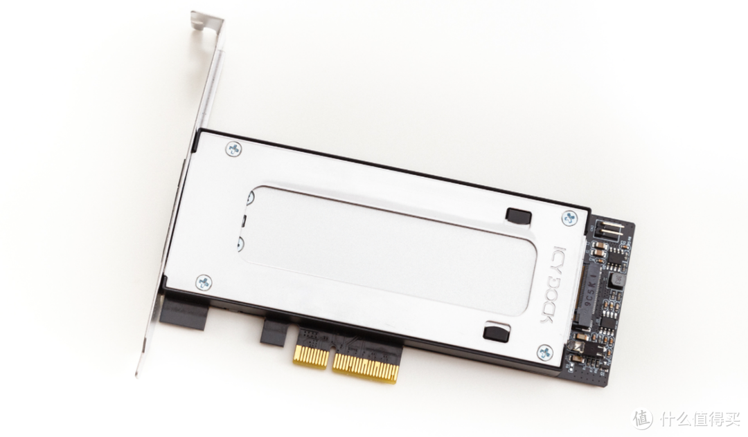 ICY DOCK MB840M2P-B 评测：快速免工具更换NVMe SSD