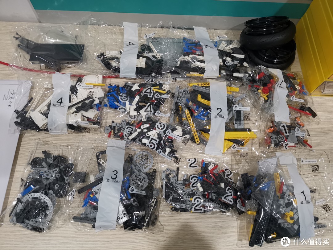 LEGO 机械组系列 42130 宝马摩托车M1000RR 最还原摩托车 评测