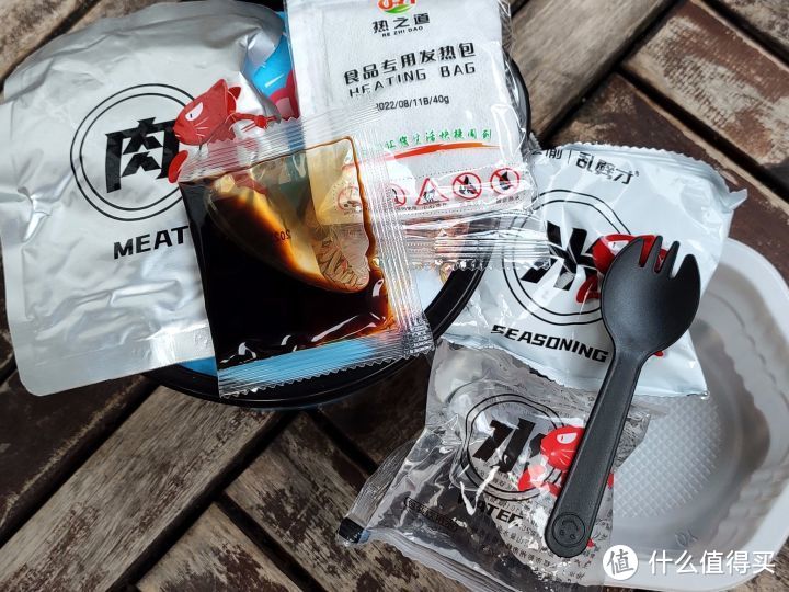 乱劈才鱼香肉丝自热煲仔饭深度评测