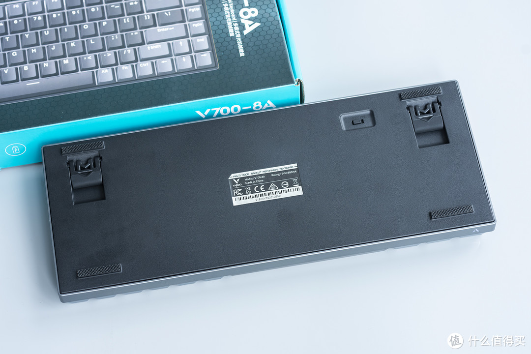 造型紧凑不占地，雷柏V700-8A多模无线背光游戏机械键盘体验