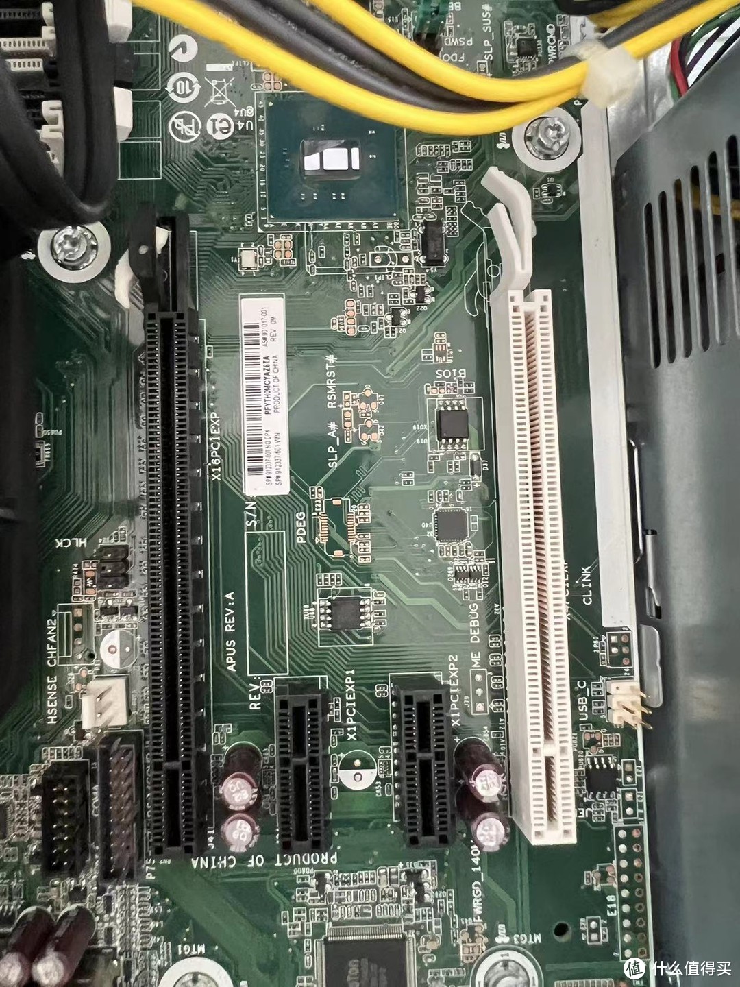 4个不同速度的PCI-E接口，玩腻了NAS，加个半高显卡换个I7 7700可以组黑苹果，加个多网口网卡可以改成软路由.......可玩性很高。