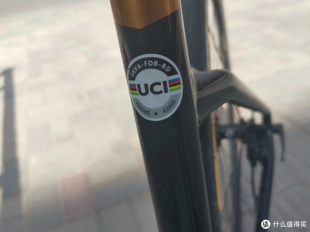 UCI。国际自行车联盟，看来佳沃自行车也是走向了国际舞台，但是我也没见有赞助啥比赛。