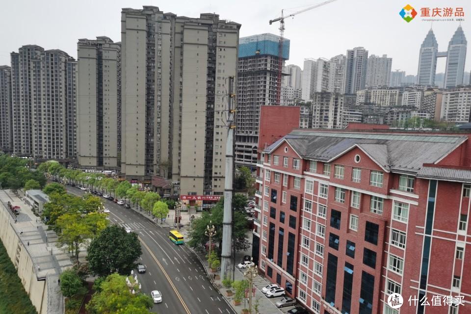 外地人首次到重庆涪陵，滨江大道旁高楼林立，和繁华都市区别不大
