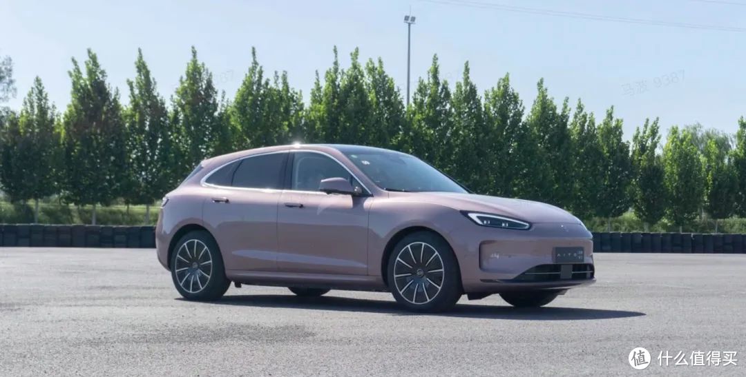 打 Model Y，纯电问界 M5 也靠「错位竞争」？