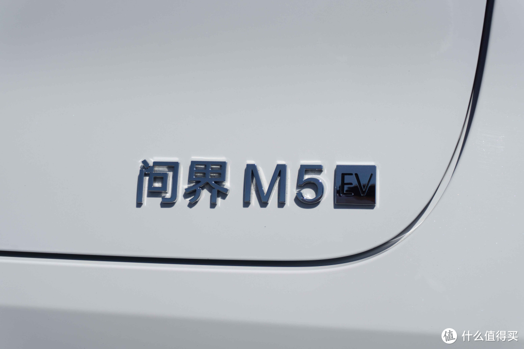 打 Model Y，纯电问界 M5 也靠「错位竞争」？