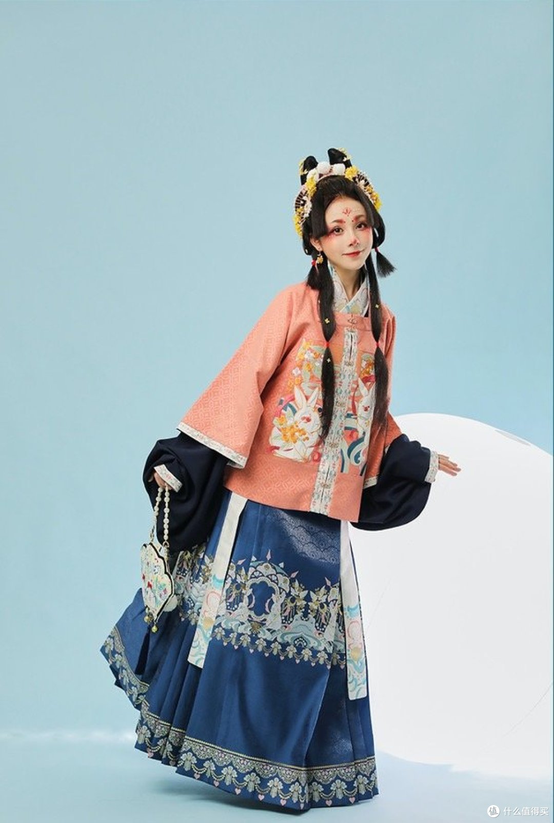 玲娜贝儿中秋限定款系左衽丧服设计引发热议对此你怎么看