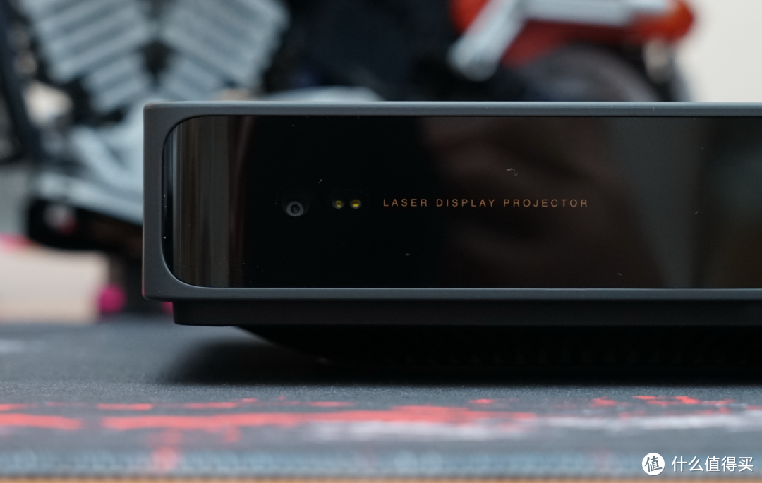 既生瑜何生亮?更小,更强!峰米S5激光投影仪 VS 极米 NEW Z6X
