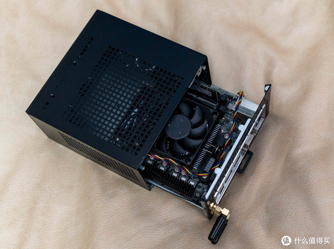 我花了600块淘了一台和茅台一样大的小主机,华擎deskmini a300装机记