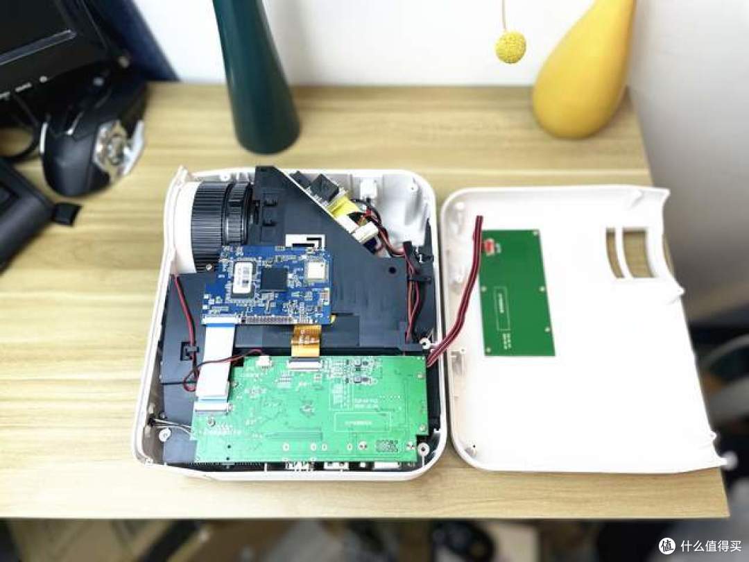 拼多多200价位的投影仪值得入手吗？我拆开给大家看看
